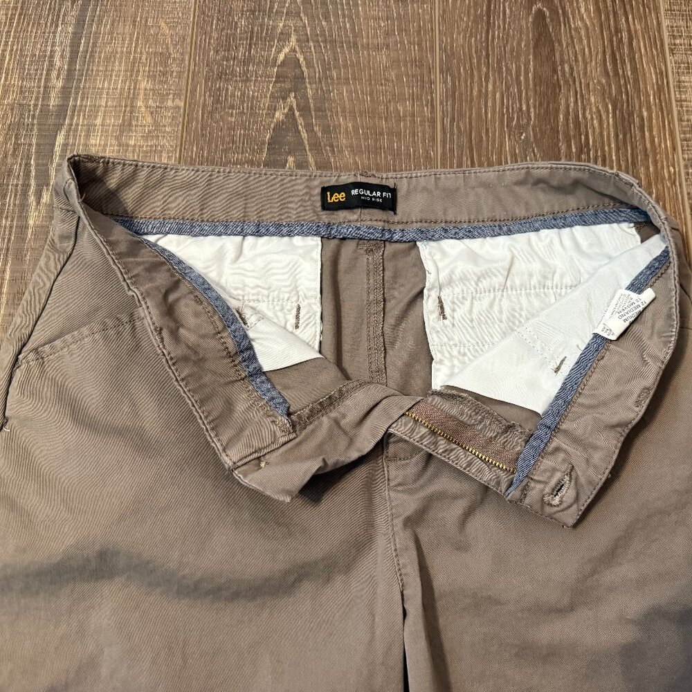 Lee Regular Fit Mid Rise Shorts – Size 12 - Picture 8 of 10